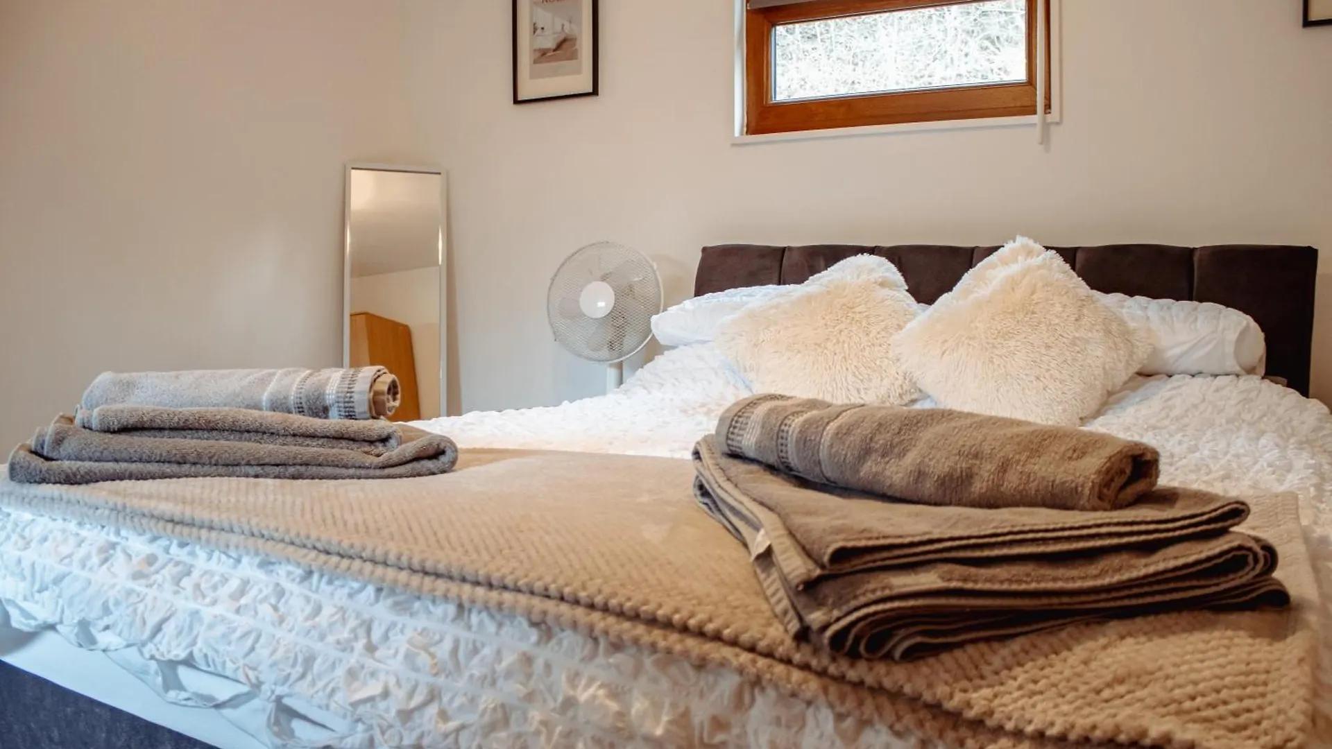 Holiday home Stunning Lodge With Hot Tub On Private Lake Harrogate
