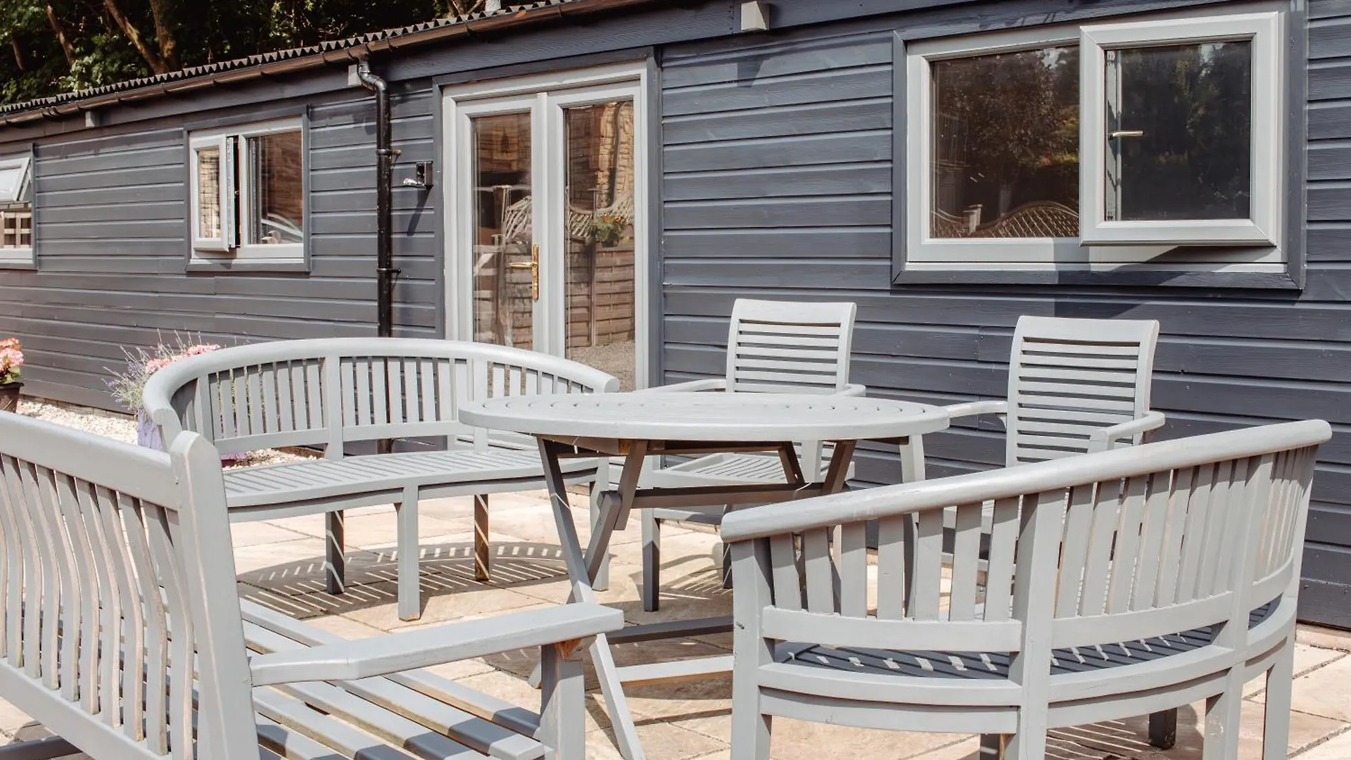 Stunning Lodge With Hot Tub On Private Lake Harrogate Holiday home